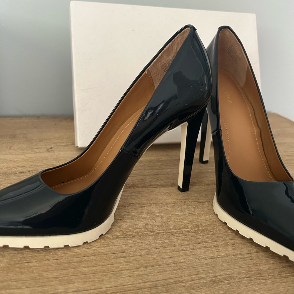 Calvin Klein Women’s Brigitte Platform Pump Navy/White